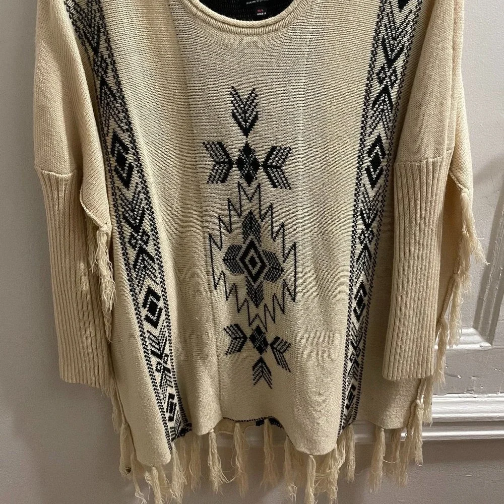 ACTIVE Tribal Geometric Fringe Poncho Sweater Top M L Cream Black - Picture 2 of 4